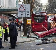 Dviauk&scaron;čio autobuso avarija Londone 