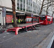 Dviauk&scaron;čio autobuso avarija Londone 