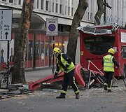 Dviauk&scaron;čio autobuso avarija Londone 