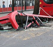 Dviauk&scaron;čio autobuso avarija Londone 