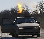Netoli Debalcevės miesto per artilerijos sviedinio sprogimą buvo sužeistas žurnalistą vežęs automobilio vairuotojas