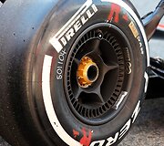 &bdquo;McLaren MP4-30&ldquo; priekinis ratas