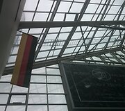 Prekybos centre &bdquo;Europa&ldquo; sudužo stiklo konstrukcija, sumontuota prie laiptų turėklo.