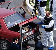 Tikrinamas susisprogdinti grasinusio vyro automobilis