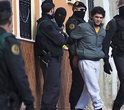 Policijos vedamas asmuo, įtariamas verbavimu į islamistų kovotojų grupuotes.