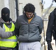 Policijos vedamas asmuo, įtariamas verbavimu į islamistų kovotojų grupuotes.