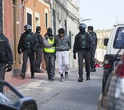 Policijos vedamas asmuo, įtariamas verbavimu į islamistų kovotojų grupuotes.