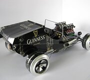 I&scaron; skardinių pagamintas senovinio automobilio modelis