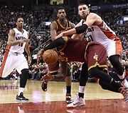 LeBronas Jamesas ir Jonas Valančiūnas