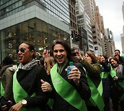 Niujorko &Scaron;v.Patriko dienos parade buvo leista žygiuoti grupei gėjų