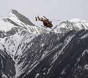 Prancūzijos gelbėtojai netoli vietos, kur sudužo oro skrydžių bendrovės &bdquo;Germanwings&ldquo; lėktuvas &bdquo;Airbus A320&ldquo;