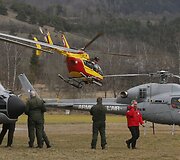 Prancūzijos gelbėtojai netoli vietos, kur sudužo oro skrydžių bendrovės &bdquo;Germanwings&ldquo; lėktuvas &bdquo;Airbus A320&ldquo;