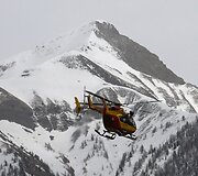 Prancūzijos gelbėtojai netoli vietos, kur sudužo oro skrydžių bendrovės &bdquo;Germanwings&ldquo; lėktuvas &bdquo;Airbus A320&ldquo;
