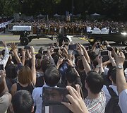 Singapūro gyventojai atidavė paskutinę pagarbą Lee Kuan Yew