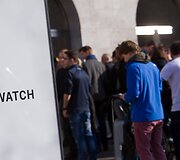 Klientai prie &bdquo;Apple&ldquo; parduotuvės