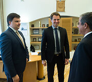 Kra&scaron;to apsaugos viceministras Ramūnas Velička, KA ministerijos kancleris Tomas Gražiūnas ir Izraelio ambasadorius Amiras Maimonas