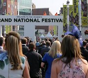 &bdquo;Aintree&ldquo; festivalio publika