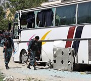 Kabule mirtininkas detonavo bombą prie vyriausybinio autobuso