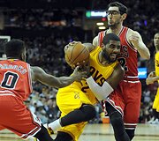 Aaronas Brooksas, Kyrie Irving ir Kirkas Hinrichas