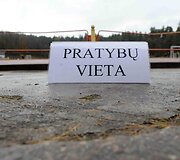 Kariuomenės vadas ir &scaron;tabo kari&scaron;kiai Vilniaus Vingio parko stadione