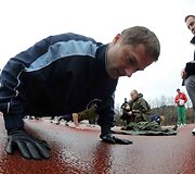 Kariuomenės vadas ir &scaron;tabo kari&scaron;kiai Vilniaus Vingio parko stadione