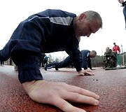 Kariuomenės vadas ir &scaron;tabo kari&scaron;kiai Vilniaus Vingio parko stadione