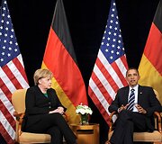 JAV Presidentas Barackas Obama (de&scaron;inėje) su Angela Merkel