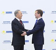 Kazachstano prezidentas Nursultanas Nazarbajevas ir Rusijos prezidentas Dmitrijus Medvedevas