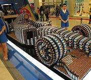 Formulės-1 bolidas i&scaron; buteliukų