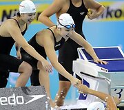 Kinijos plaukikės laimėjo estafetinį 4x200 m laisvuoju stiliumi plaukimo rungtį, bei pagerino pasaulio rekordą