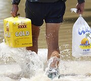 &bdquo;Būtiniausi&ldquo; maisto produktai - alus ir ledas