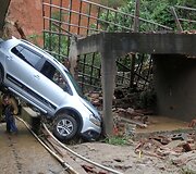 Vietos fotografas po automobiliu