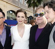 Davidas Furnishas, Emily Blunt, Eltonas Johnas ir Jamesas McAvoy