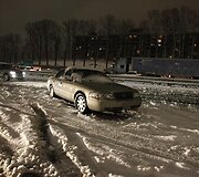 &Scaron;alia kelio stovintis automobilis