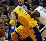 Kobe Bryantas ir Rajonas Rondo