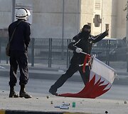 Policininkas ir protestuotojas
