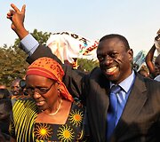 Kandidatas į prezidentus Kizza Besigye su žmona