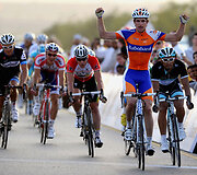 Theo Bossas (i&scaron;keltomis rankomis)