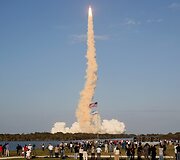 &bdquo;Discovery&ldquo; erdvėlaivio pakilimo akimirka.