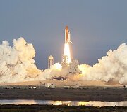 &bdquo;Discovery&ldquo; erdvėlaivio pakilimo akimirka.