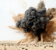 Ausis užsikim&scaron;ęs sukilėlis netoli Libijos oro pajėgų numestos bombos.