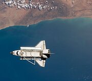 I&scaron; tarptautinės kosmoso stoties nufotografuotas erdvėlaivis &bdquo;Discovery&ldquo;.