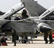 Italų &bdquo;Tornado&ldquo; naikintuvai