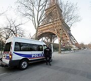 Policijos automobilis netoli Eifelio bok&scaron;to