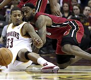 Alonzo Gee ir LeBronas Jamesas