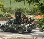 Patruliuojantys Laurento Gbagbo kareiviai