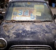 Automobilis, kuris prie&scaron; žemės drebėjimą ir cunamį buvo paruo&scaron;tas pardavimui.