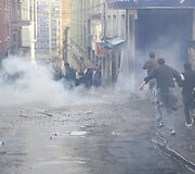 A&scaron;arinėmis dujomis vaikomi protestuotojai