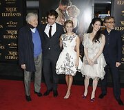 Halas Holbrookas, Robertas Pattinsonas, Reese Witherspoon, Sara Gruen ir Christophas Waltzas