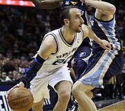 Manu Ginobili (balta apranga)